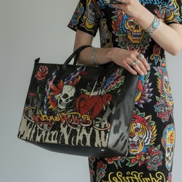 NWT Ed Hardy Black and Multicolor Tote Bag
2+1 free, lowest price is free!